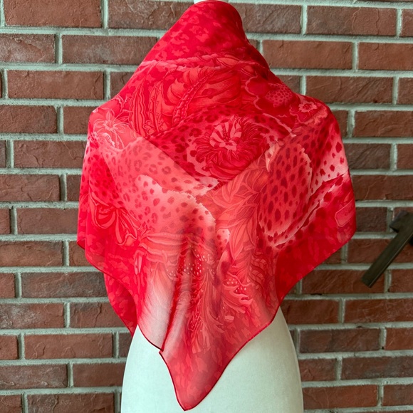 •Salvatore Ferragamo Signed Red 100% Silk Animal Graphic Scarf Made In Italy - Picture 3 of 14